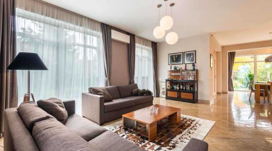 Guru-Atman-Gallery-Living-Room